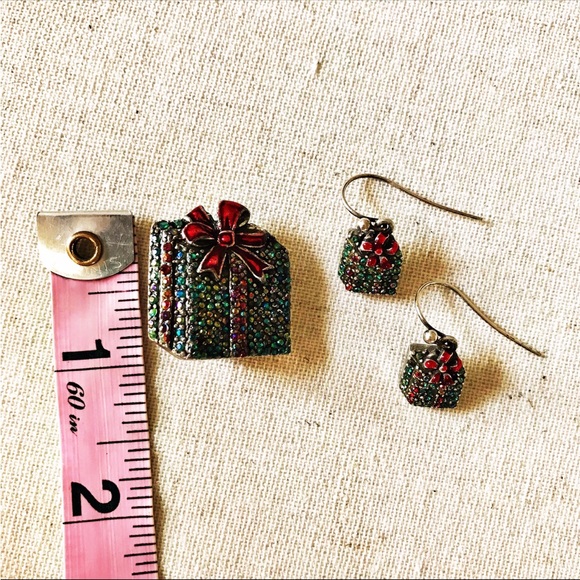 Vintage Sparkling Christmas Box Brooch With Matching Earrings - Picture 5 of 5